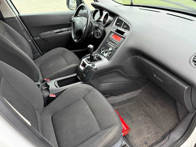 Peugeot - 2014 - 5008 - personenauto - afbeelding 15 van  29