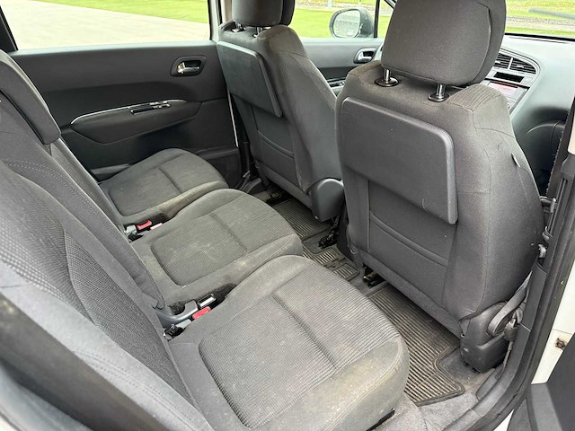 Peugeot - 2014 - 5008 - personenauto - afbeelding 17 van  29