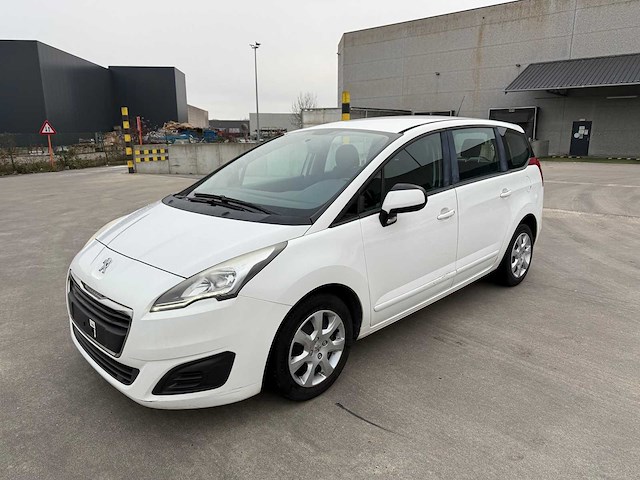 Peugeot - 2014 - 5008 - personenauto - afbeelding 12 van  29
