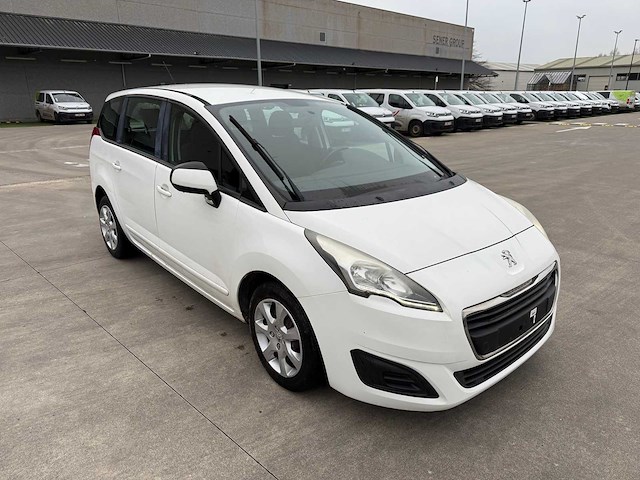 Peugeot - 2014 - 5008 - personenauto - afbeelding 11 van  29