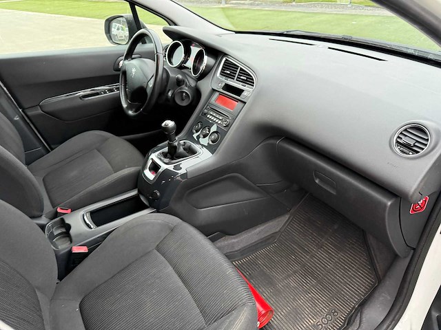 Peugeot - 2014 - 5008 - personenauto - afbeelding 16 van  29