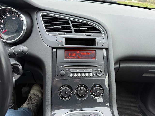 Peugeot - 2014 - 5008 - personenauto - afbeelding 21 van  29