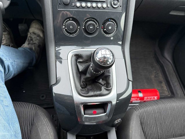 Peugeot - 2014 - 5008 - personenauto - afbeelding 22 van  29