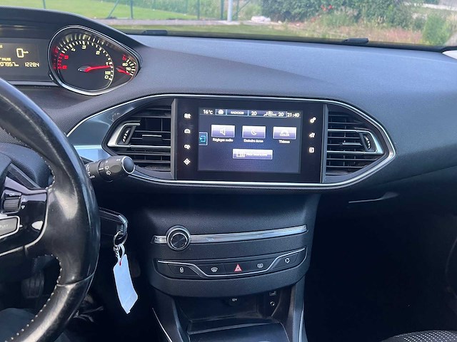 Peugeot - 2015 - 308 - personenauto - afbeelding 11 van  23