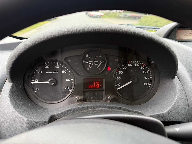 Peugeot - 2015 - expert - bestelwagen - personenauto - afbeelding 4 van  5
