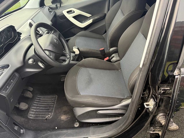Peugeot - 2018 - 208 - personenauto - afbeelding 8 van  22