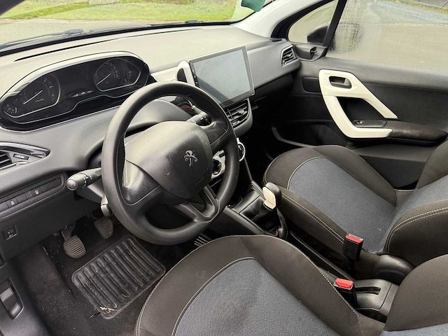 Peugeot - 2018 - 208 - personenauto - afbeelding 9 van  22