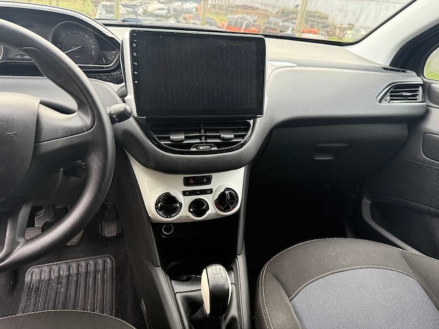 Peugeot - 2018 - 208 - personenauto - afbeelding 9 van  22