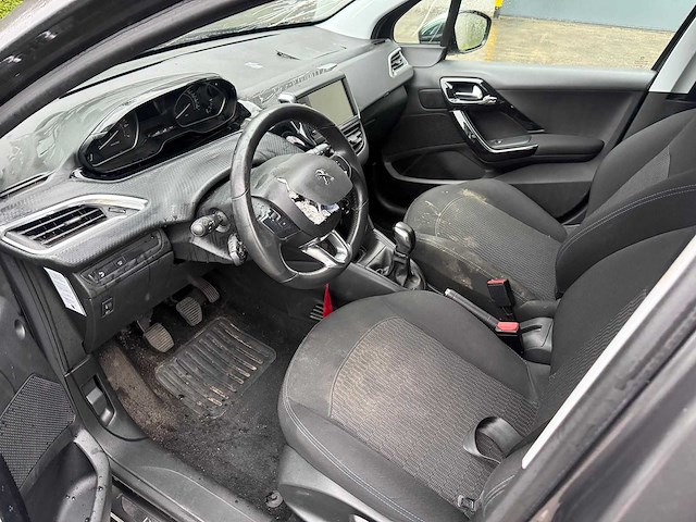 Peugeot - 2019 - 208 - signature - personenauto - afbeelding 10 van  28
