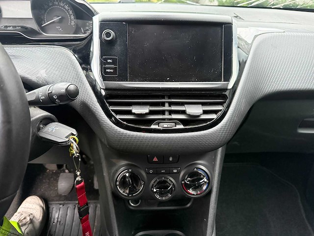Peugeot - 2019 - 208 - signature - personenauto - afbeelding 15 van  28