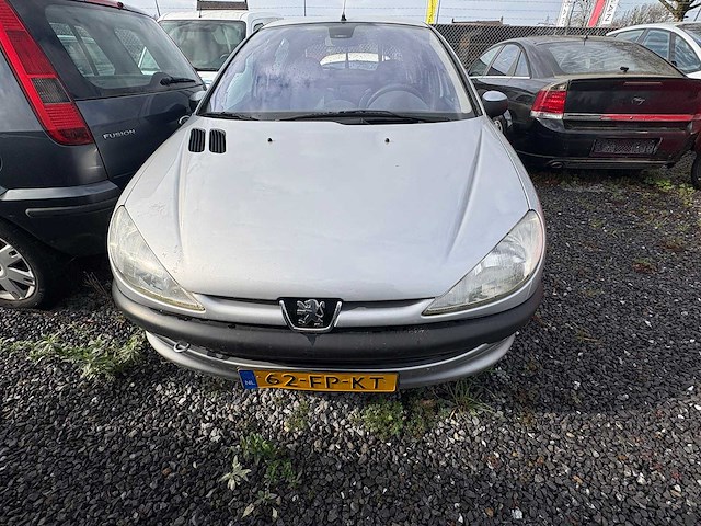 Peugeot - 206 - 1.4 gentry - car - 2000 - afbeelding 2 van  6