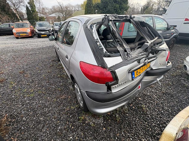 Peugeot - 206 - 1.4 gentry - car - 2000 - afbeelding 3 van  6