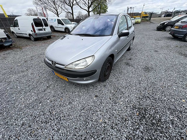 Peugeot - 206 - 1.4 gentry - car - 2000 - afbeelding 3 van  10