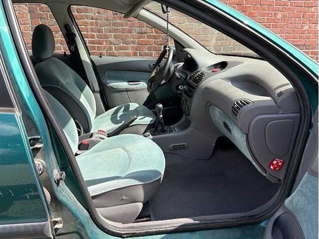 Peugeot - 206 - 1.4 gentry - car - 2001 - afbeelding 3 van  13