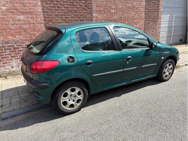 Peugeot - 206 - 1.4 gentry - car - 2001 - afbeelding 16 van  18