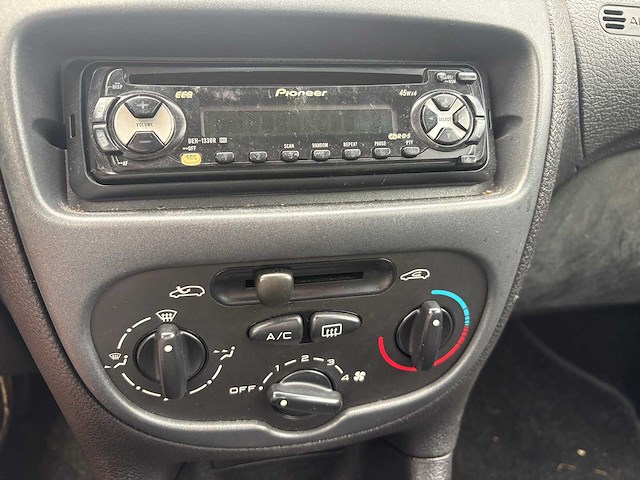 Peugeot - 206 - 1.6-16v xs - car - 2001 - afbeelding 7 van  14