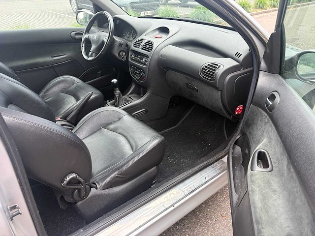 Peugeot - 206 - 1.6-16v xs - car - 2001 - afbeelding 12 van  14