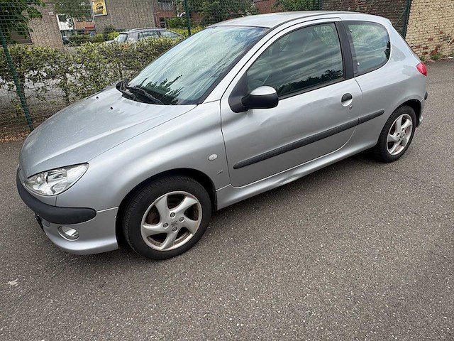 Peugeot - 206 - 1.6-16v xs - car - 2001 - afbeelding 1 van  7