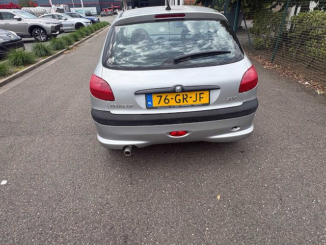 Peugeot - 206 - 1.6-16v xs - car - 2001 - afbeelding 18 van  21
