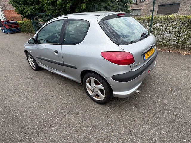 Peugeot - 206 - 1.6-16v xs - car - 2001 - afbeelding 20 van  21