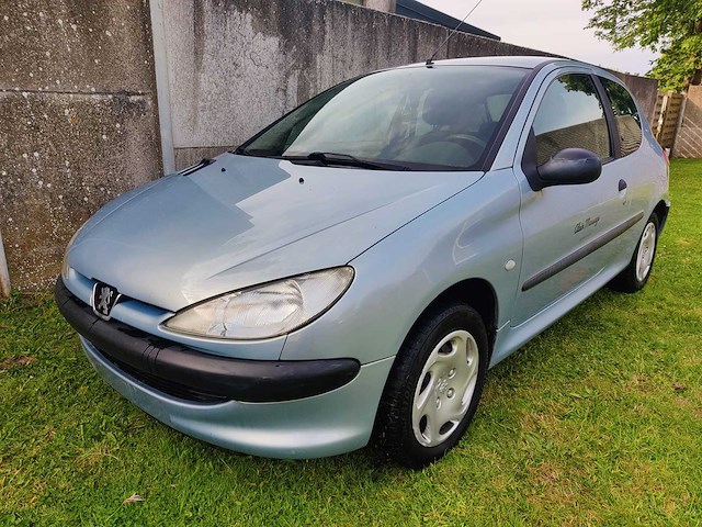Peugeot - 206 - car - 2001 - afbeelding 1 van  9