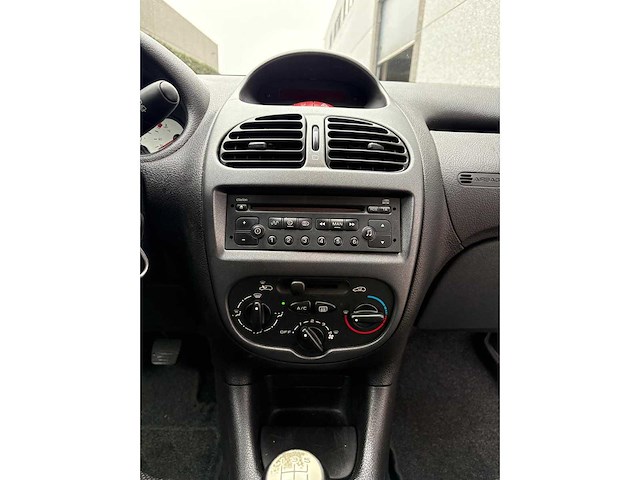 Peugeot - 206 – benzine – 2008 – 136.971 km – manueel - afbeelding 2 van  13