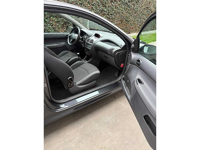Peugeot - 206 – benzine – 2008 – 136.971 km – manueel - afbeelding 12 van  13