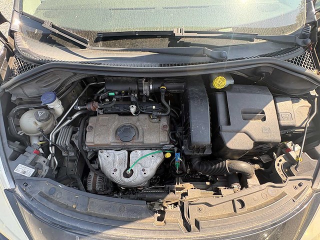Peugeot - 207 - 1.4 xr - car - 2010 - afbeelding 6 van  14