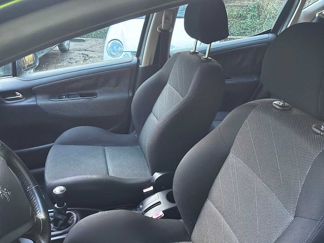Peugeot - 207 sw - 2007 - voiture - afbeelding 10 van  19