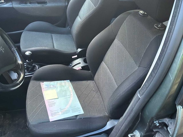 Peugeot - 207 sw - 2007 - voiture - afbeelding 11 van  19