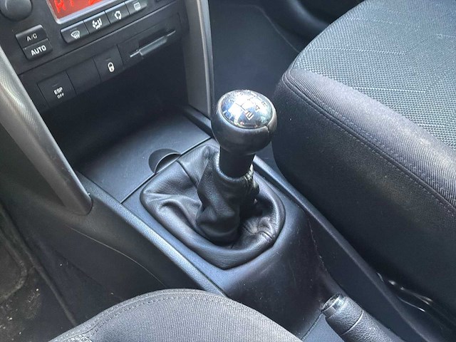 Peugeot - 207 sw - 2007 - voiture - afbeelding 12 van  19