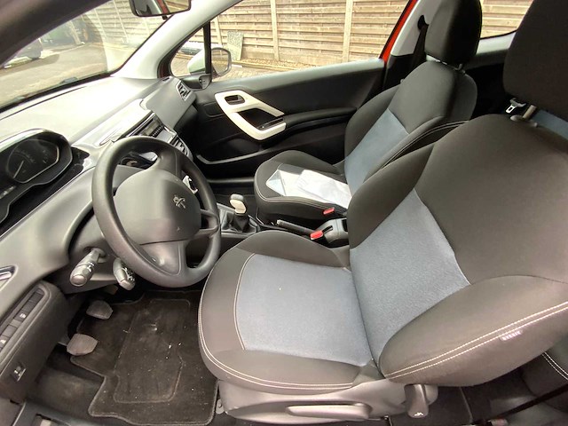Peugeot - 208 - c - car - 2018 - afbeelding 20 van  26