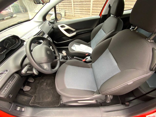 Peugeot - 208 - c - car - 2018 - afbeelding 2 van  26