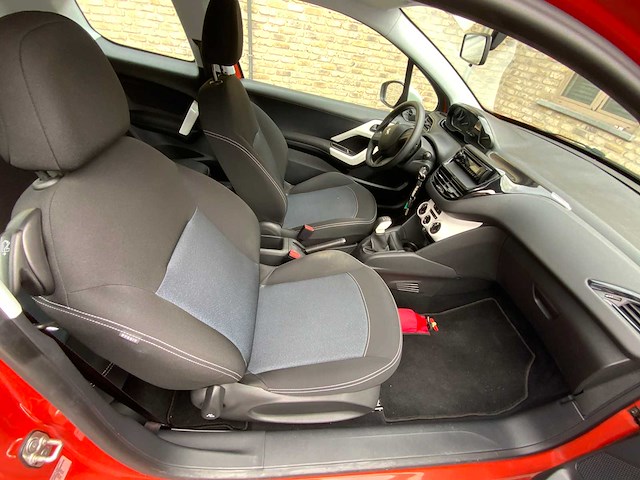 Peugeot - 208 - c - car - 2018 - afbeelding 5 van  26