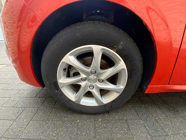 Peugeot - 208 - c - car - 2018 - afbeelding 23 van  26
