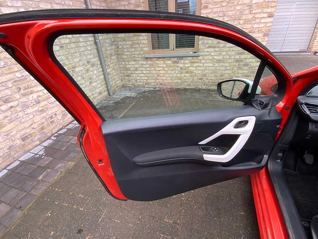 Peugeot - 208 - c - car - 2018 - afbeelding 12 van  26
