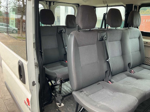 Peugeot - boxer - 9 zitplaatsen - afbeelding 1 van  4