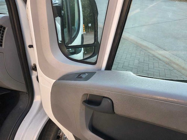 Peugeot - boxer 2.2 hdi diesel - bedrijfswagen - afbeelding 14 van  17