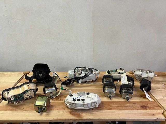 Peugeot - diverse modellen - tellerunit / kilometerteller / snelheidsmeter - partij tellerunits / snelheidsmeters (13x) - afbeelding 2 van  7
