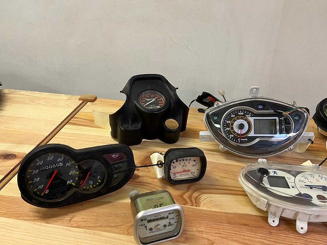 Peugeot - diverse modellen - tellerunit / kilometerteller / snelheidsmeter - partij tellerunits / snelheidsmeters (13x) - afbeelding 3 van  7