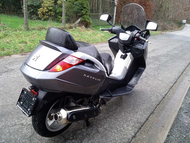 Peugeot - satelis 400 - motorfiets - afbeelding 11 van  12