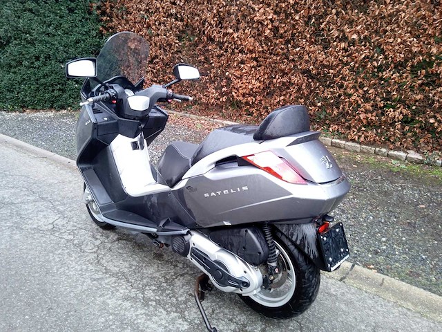 Peugeot - satelis 400 - motorfiets - afbeelding 12 van  12