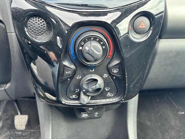 Peugeot 108 1.2 puretech top! allure, 2014 - afbeelding 9 van  33