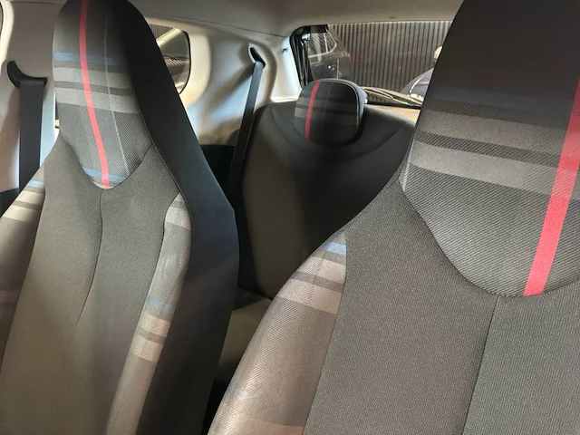 Peugeot 108 auto - 1,0 vti 69 pk – benzine – 2015 – 120,245 dkm - afbeelding 15 van  36