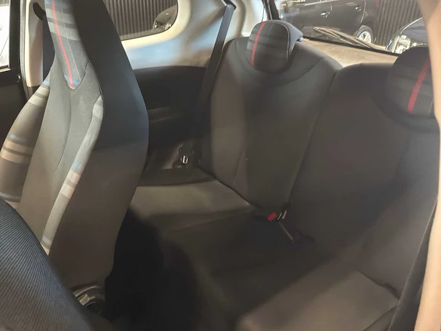 Peugeot 108 auto - 1,0 vti 69 pk – benzine – 2015 – 120,245 dkm - afbeelding 21 van  36