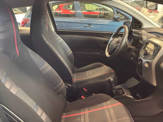 Peugeot 108 auto - 1,0 vti 69 pk – benzine – 2015 – 120,245 dkm - afbeelding 28 van  36