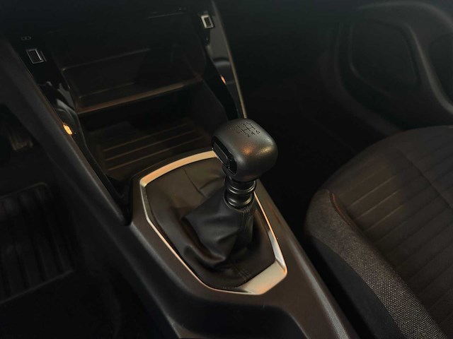 Peugeot 2008 1.2 s&s 100 actieve zaken - afbeelding 31 van  51