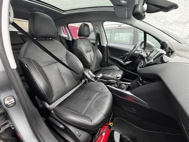 Peugeot 2008 1.2i puretech feline s&s, 2016 - afbeelding 18 van  29