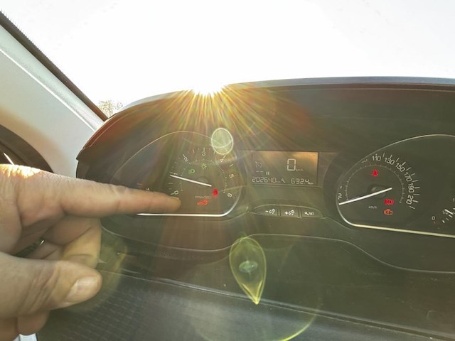 Peugeot 2008 1.6 bluehdi style, 2018 - afbeelding 4 van  32