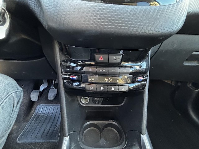 Peugeot 2008 1.6 bluehdi style, 2018 - afbeelding 7 van  32